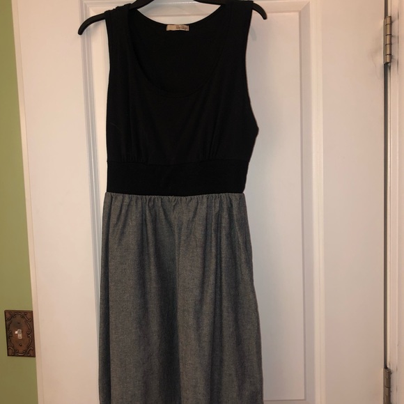 Women’s Medium Dress - Picture 2 of 3
